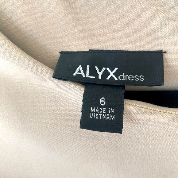 Tan and black dress - Picture 3 of 3